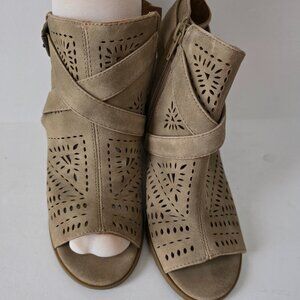 Indigo Rd. Wedge Heel Women's Shoe, Size 7.5M